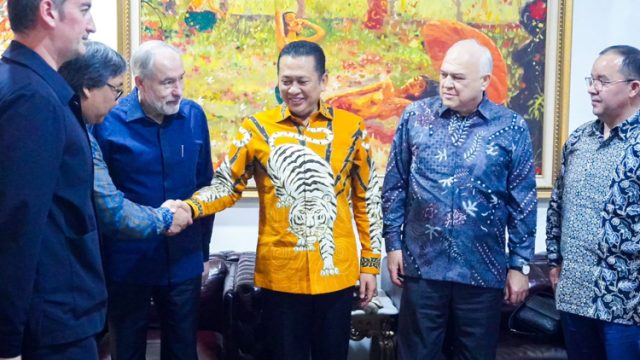 Dukung Investasi Ozbeksynergy dalam Sektor Penerbangan Haji-Umroh dan Energi Terbarukan, Investasi Strategis di Indonesia