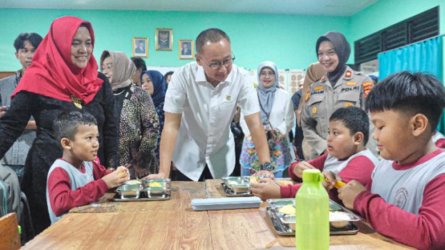 Program Makan Bergizi Gratis: Wakil Ketua MPR Eddy Soeparno Tinjau Pelaksanaan di Kota Bogor