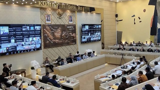 Komisi II DPR dan Penyelenggara Pemilu: Penjadwalan Pelantikan Kepala Daerah Pilkada 2024