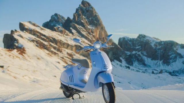 Vespa 946 Snake: Keindahan Musim Dingin dalam Edisi Terbatas