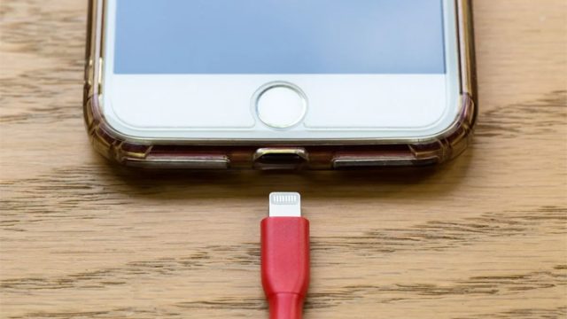 Apple Siapkan iPhone 17 Air: Ponsel Tertipis Tanpa Port Pengisian Daya