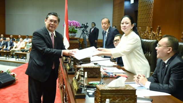 Tanpa adanya Penolakan dari Fraksi-fraksi, Rapat Paripurna DPR RI Sahkan RUU TNI Jadi UU