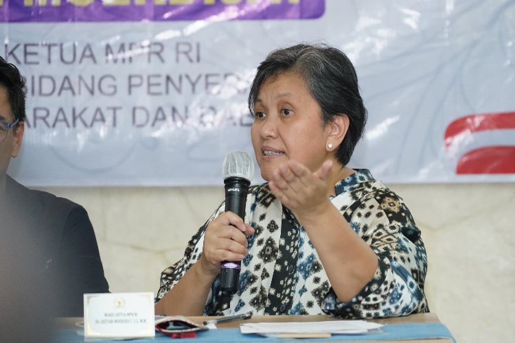 Membangun Kemandirian Seni Ukir Jepara: Tantangan dan Harapan Generasi Muda