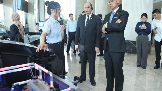 Kunjungan Eddy Soeparno ke China: Dorong Transfer Teknologi Mobil Listrik dan 5G untuk Indonesia