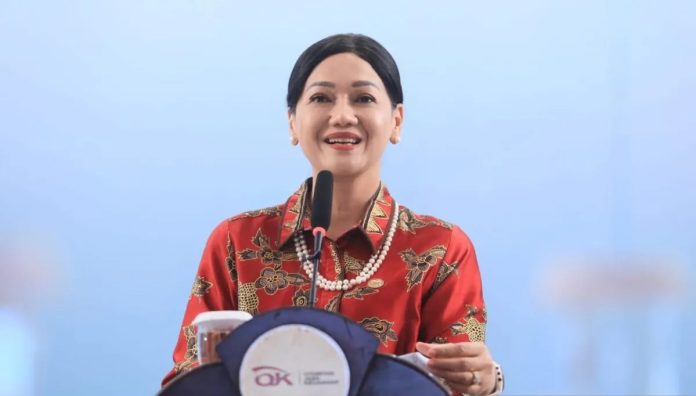 Friderica Widyasari Dewi dan Hasan Fawzi, Anggota Dewan Komisioner OJK yang ditunjuk sebagai pejabat pengganti.