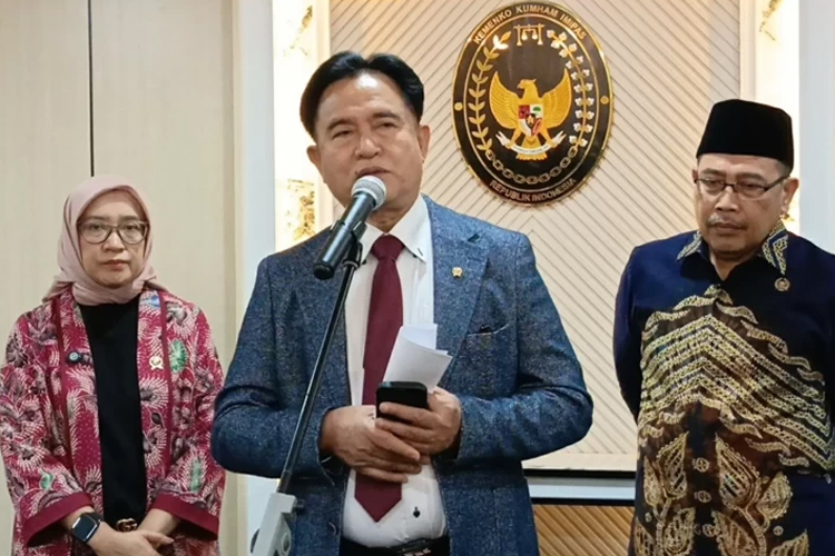 Kasus Tuduhan ‘Es Kue Spons’, Menko Yusril Pastikan Oknum TNI-Polri Bakal Diproses Etik