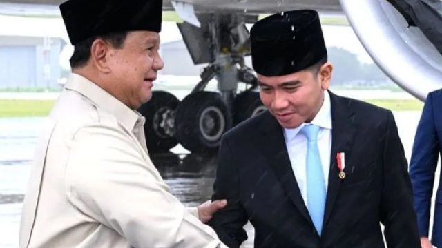 Gibran Rakabuming Raka Mengelu Kepulangan Bapak Prabowo Subianto di Pangkalan Halim Usai Jelajah Mancanegara