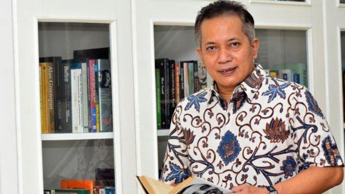 Menteri Koperasi Ferry Juliantono memberikan keterangan pers mengenai penundaan impor pikap India.