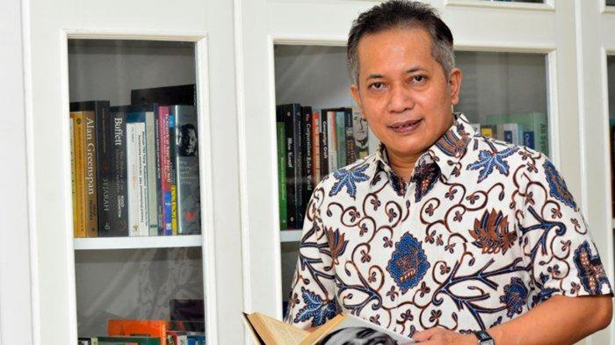 Menteri Koperasi Ferry Juliantono memberikan keterangan pers mengenai penundaan impor pikap India.