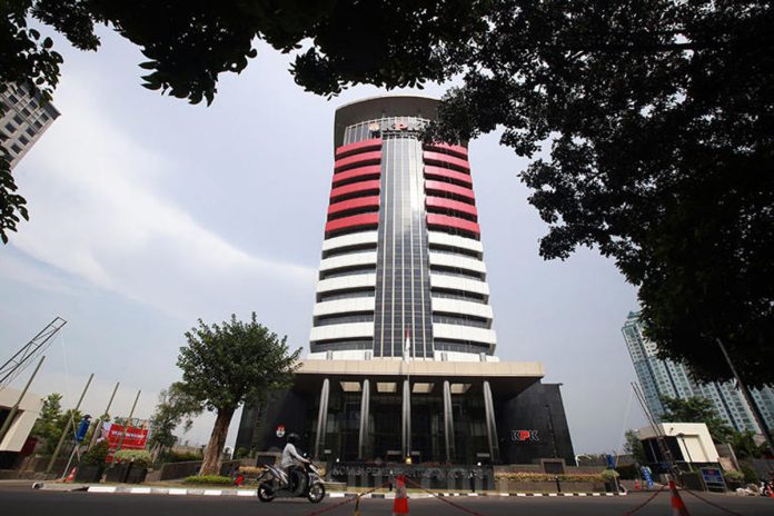 Wakil Ketua KPK Ibnu Basuki Widodo memberikan keterangan pers terkait risiko korupsi di lembaga peradilan dan kasus OTT di Pengadilan Negeri Depok.