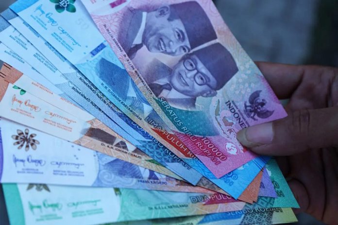 Perhitungan THR untuk karyawan tetap dan kontrak sesuai aturan Kemenaker.