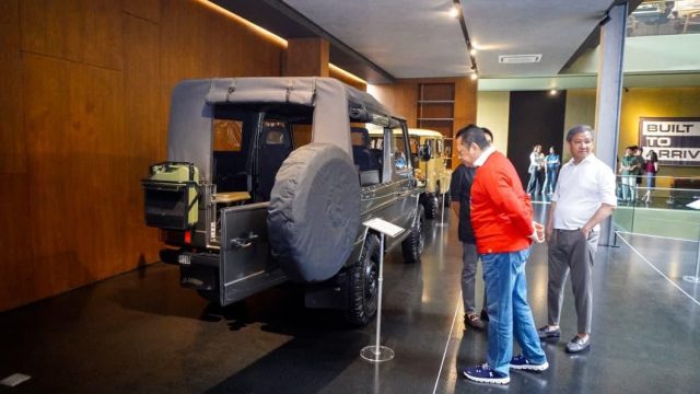  Bambang Soesatyo saat mengunjungi koleksi mobil klasik di Vault Automotive Museum Cafe Jakarta Selatan.