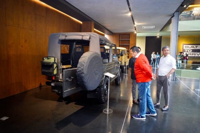  Bambang Soesatyo saat mengunjungi koleksi mobil klasik di Vault Automotive Museum Cafe Jakarta Selatan.