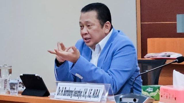 Bambang Soesatyo saat menguji sidang proposal disertasi mahasiswa doktoral ilmu hukum Universitas Borobudur mengenai layanan medikolegal.