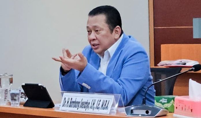 Bambang Soesatyo saat menguji sidang proposal disertasi mahasiswa doktoral ilmu hukum Universitas Borobudur mengenai layanan medikolegal.