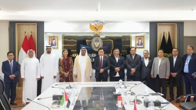 Menko Yusril Ihza Mahendra saat melakukan pertemuan bilateral dengan Duta Besar UEA Abdulla Salem Aldhahheri di Jakarta.