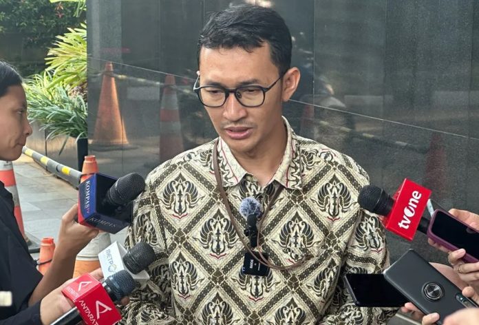 Juru Bicara KPK Budi Prasetyo mengonfirmasi pemanggilan saksi berinisial RR.