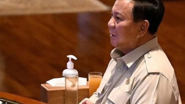 Suasana rapat terbatas virtual Presiden Prabowo Subianto bersama para menteri Kabinet Merah Putih membahas stabilitas ekonomi dan energi nasional. (ANTARA)
