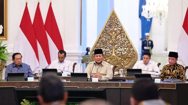 Momen Langka di Istana: Presiden Prabowo Diskusi Kebangsaan Diapit Jokowi dan SBY