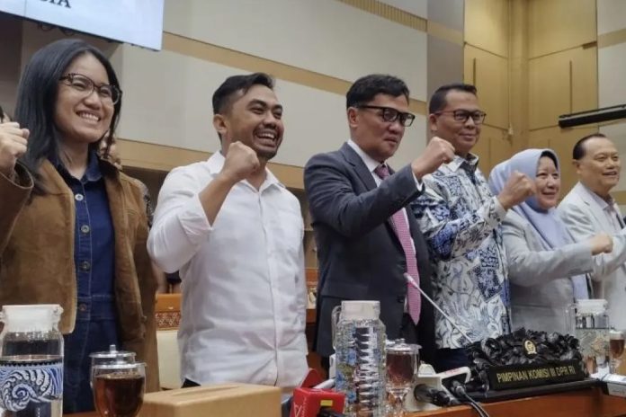 Suasana rapat dengar pendapat Komisi III DPR RI di Kompleks Parlemen Senayan saat membahas evaluasi kinerja Kejaksaan Negeri Karo.