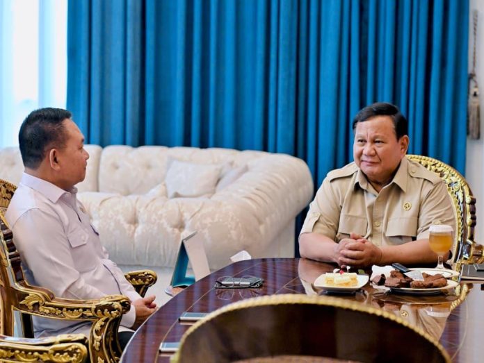 Presiden Prabowo Subianto saat menggelar pertemuan strategis dengan Penasihat Khusus Presiden Bidang Pertahanan Nasional Dudung Abdurachman di Istana Merdeka.