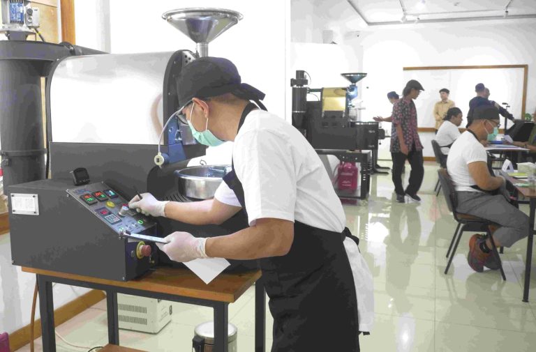 Konsumsi Kopi Melonjak 50 Persen, Kemenperin Genjot Kualitas IKM Lewat Sertifikasi Roaster