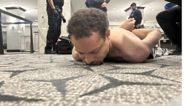 Aparat keamanan dan Secret Service mengamankan area hotel Washington Hilton pasca insiden penembakan yang menargetkan pejabat administrasi Trump.