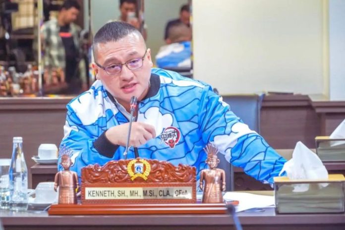 Anggota Komisi C DPRD DKI Jakarta Hardiyanto Kenneth (Bang Kent) saat memberikan keterangan mengenai pengawasan bahan pangan berbahaya di Jakarta.