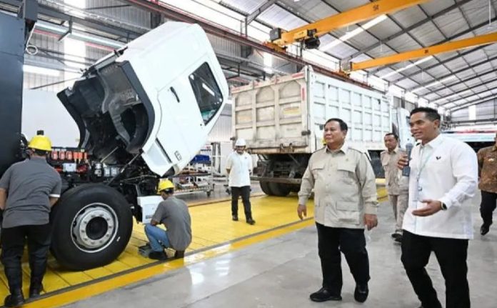 Presiden Prabowo Subianto saat meresmikan fasilitas perakitan kendaraan komersial listrik PT VKTR Sakti Industries di Magelang, Jawa Tengah.