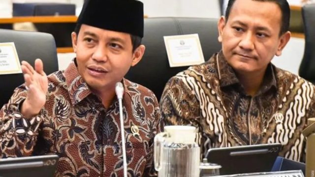 Menteri Kehutanan Raja Juli Antoni dan Taman Nasional Komodo yang menjadi salah satu fokus pembatasan kuota wisatawan demi kelestarian satwa komodo.
