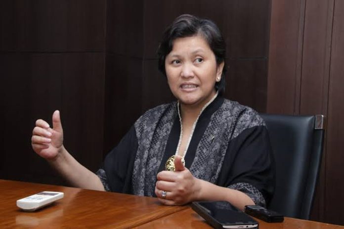 Wakil Ketua MPR RI Lestari Moerdijat memberikan pernyataan mengenai urgensi perlindungan hukum pasca pengesahan UU PPRT dalam Rapat Paripurna.