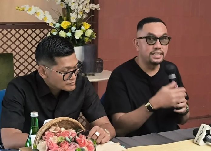 Wakil Ketua Komisi III DPR RI Ahmad Sahroni saat memberikan keterangan pers terkait kasus penipuan yang mencatut nama lembaga KPK di Jakarta.