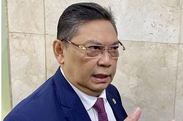 Ketua Komisi I DPR RI Utut Adianto saat memberikan keterangan mengenai usulan pembentukan unit khusus diplomasi di Kementerian Luar Negeri.