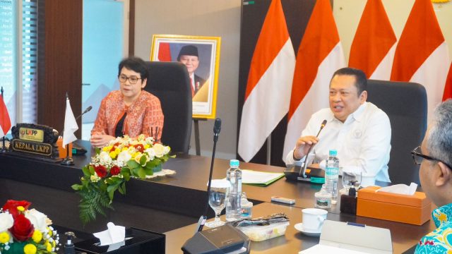 Pertemuan Ketua Umum ARDINDO Bambang Soesatyo dengan Kepala LKPP Sarah Sadiqa membahas digitalisasi pengadaan barang dan jasa pemerintah di Jakarta.