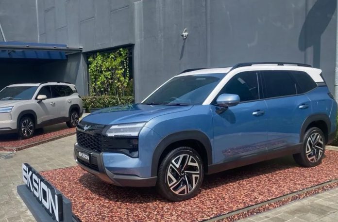 Penampilan eksterior Wuling Eksion, SUV 7-seater terbaru dari Wuling Motors yang menawarkan pilihan teknologi EV dan PHEV di pasar otomotif Indonesia.