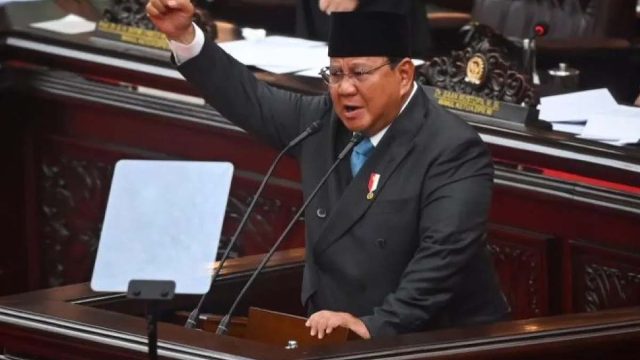 Prabowo Minta Rakyat Rekam Video Aparat Nakal Menggunakan Ponsel: Lapor Langsung ke Saya!