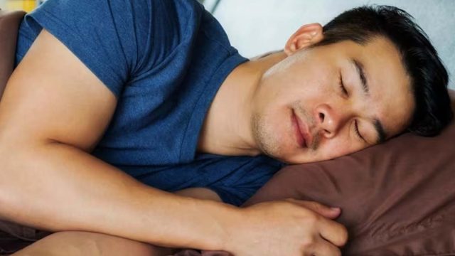 Bangun Tidur Bantal Basah? Kenali Penyebab Ngiler Saat Tidur dan Sinyal Bahaya yang Harus Diwaspadai