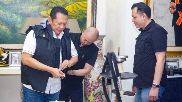 Tangkis Peluru .44 Magnum, Bamsoet Kenalkan Jaket Anti-Begal Garapan PERIKHSA dan Anubis Bodyarmor